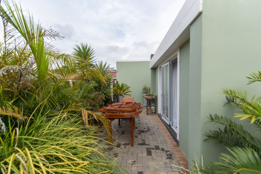 4 Bedroom Property for Sale in Westbrook Eastern Cape